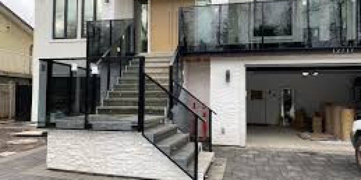 Residential Aluminum Fence Company in Maple Ridge: A Guide to Choosing the Right Aluminum Fence