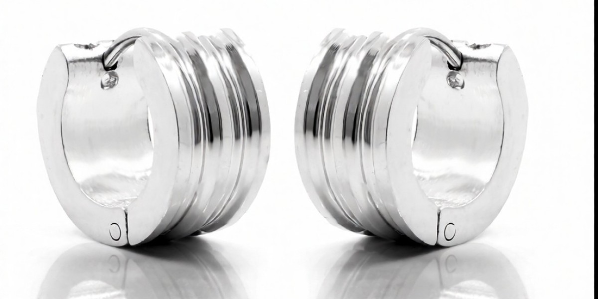 Huggie Earrings: Why Are They a Timeless Jewelry Trend?