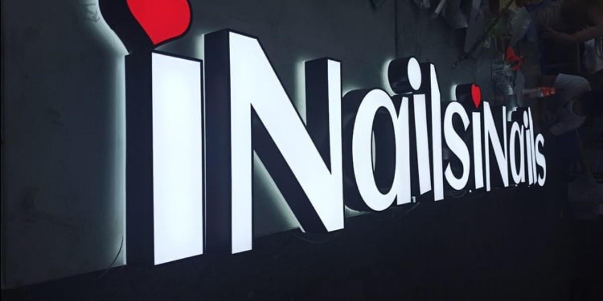 How LED Sign Board in Dubai Designs Improve Business Visibility