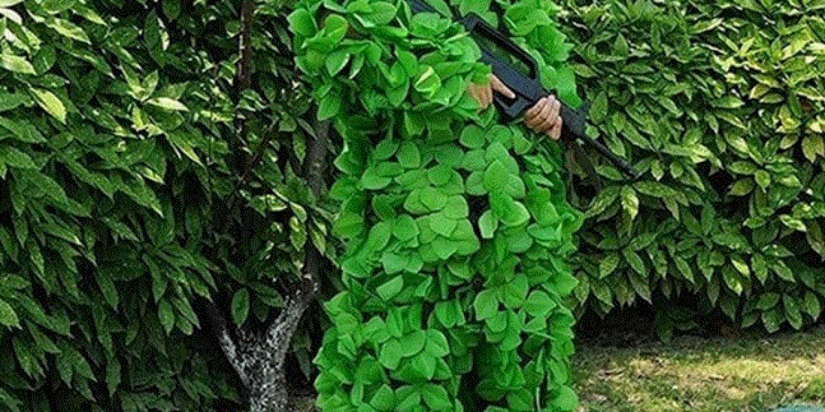 3D Leafy Suit by Leafy Suits for Hunting and Outdoor Concealment