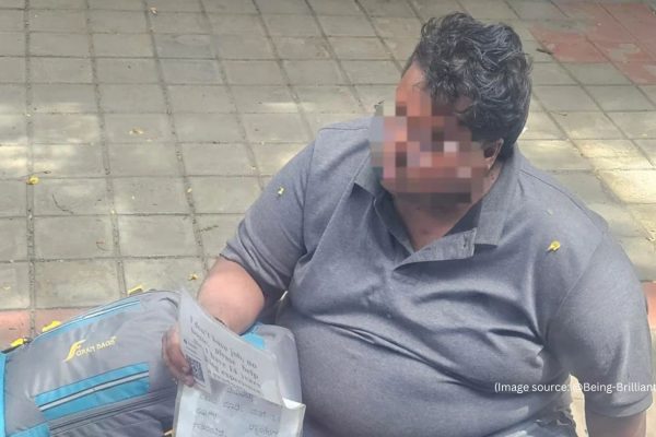 Bengaluru-man-banking-experience-sits-on-footpath